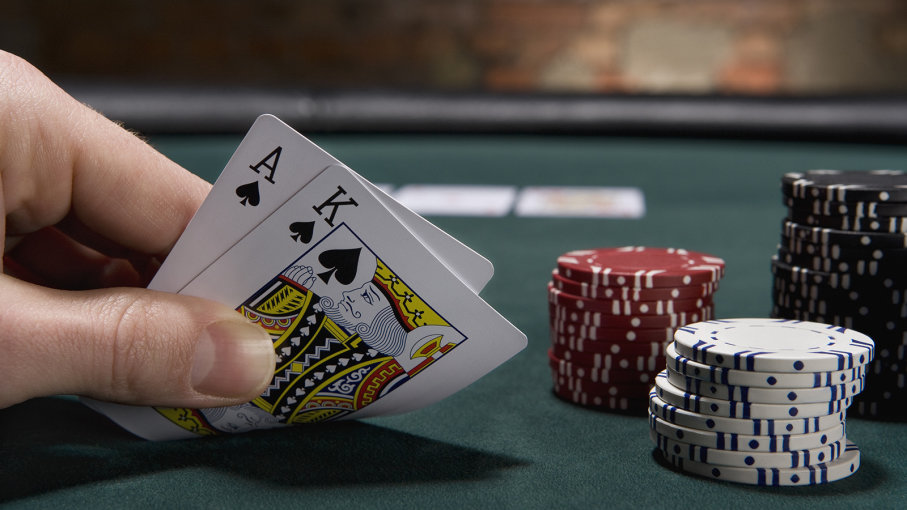 How to play the game of blackjack?