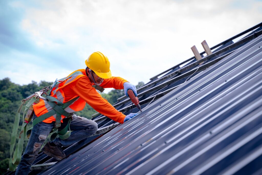 A New Era in Roofing: Embracing Metal Roofing with the Right Contractor