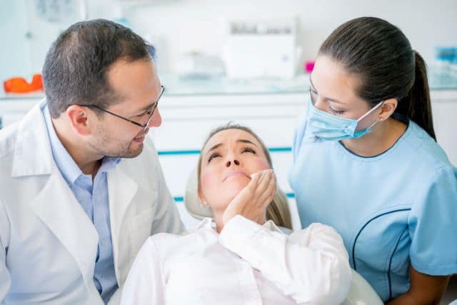 5 Reasons Why You Should Not Ignore Dental Emergencies 