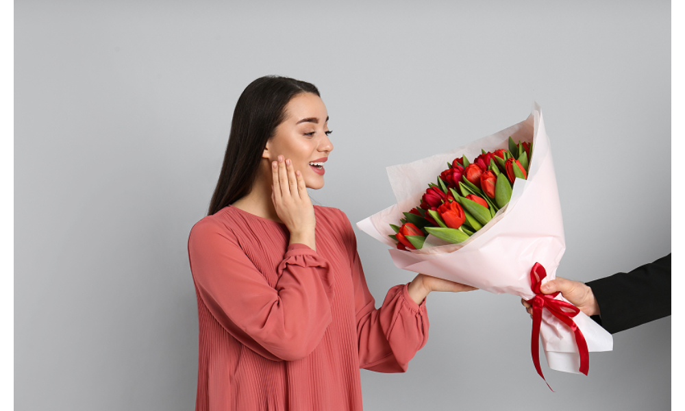 Floral Etiquette: The Dos and Don’ts of Gifting Flowers in Singapore