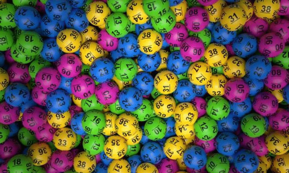 How do entries contribute to the online lottery draw pool?