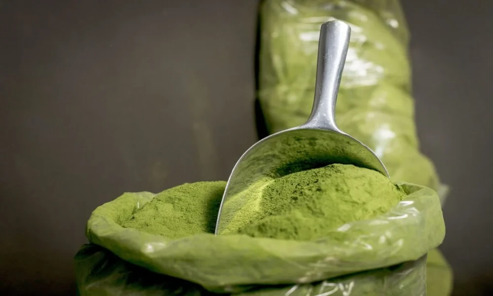 What observations do buyers make before purchasing kratom online?